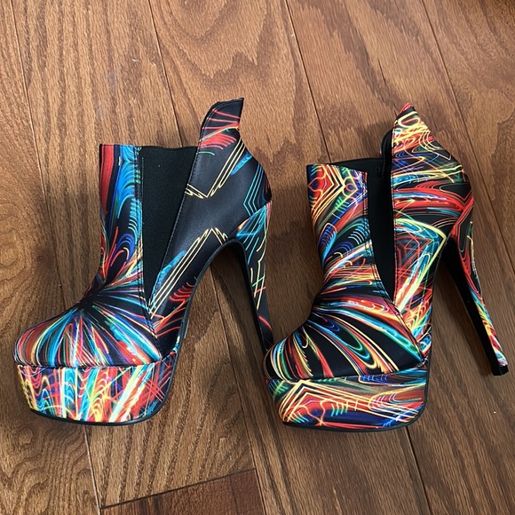 Show Story Black Multicolored Booties - Picture 3 of 4